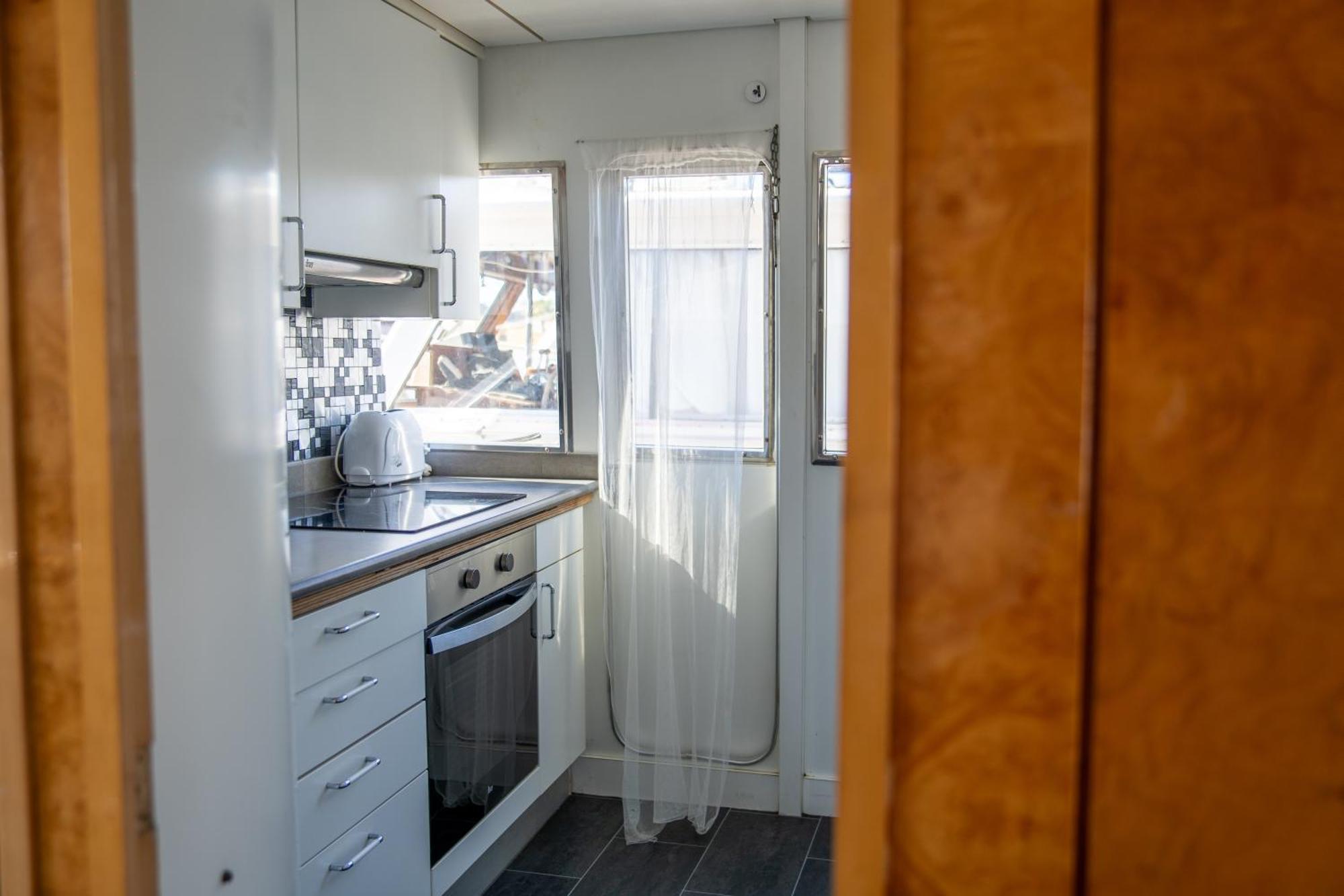 Habitacion Marineria Boat Aloha Барселона Экстерьер фото