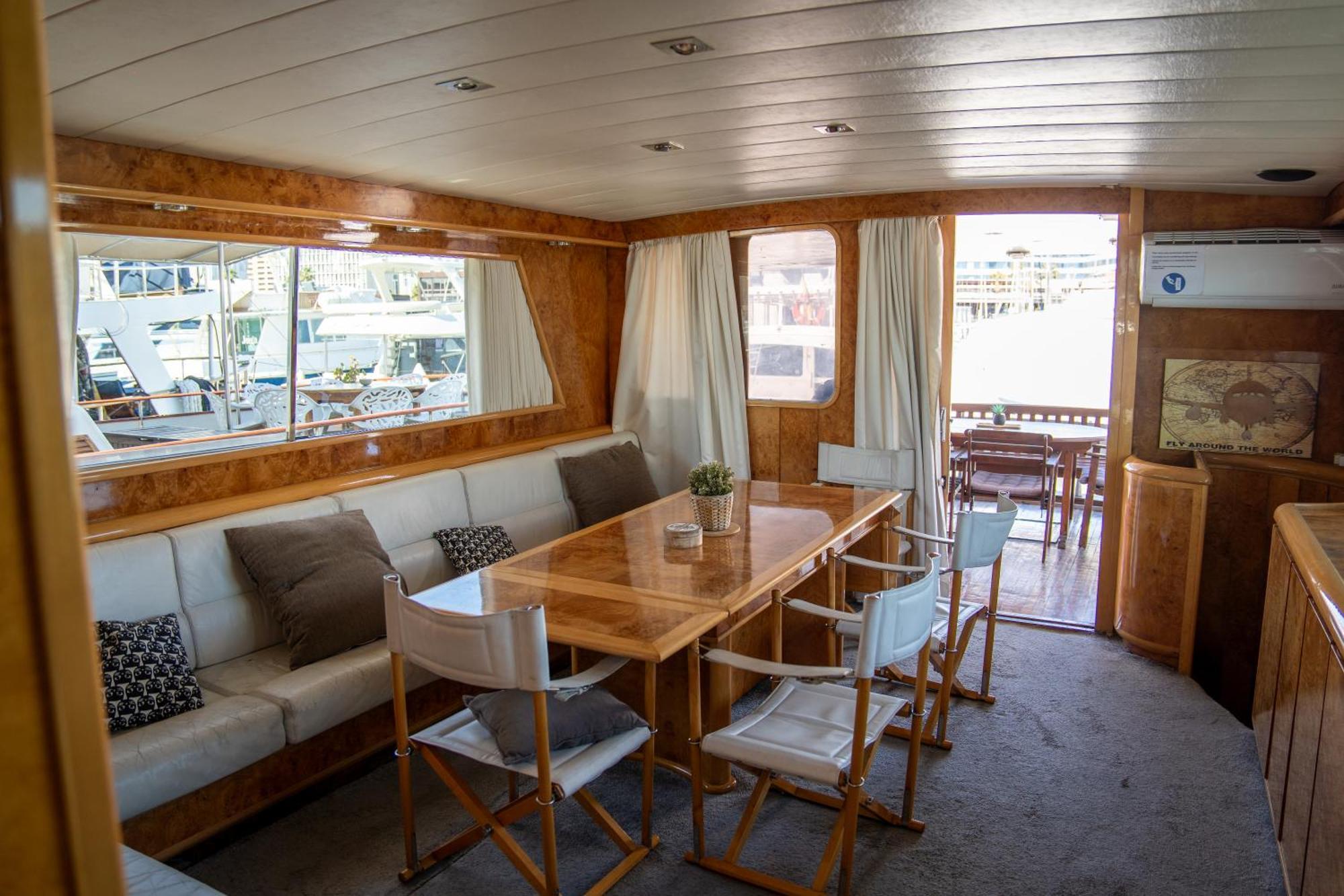 Habitacion Marineria Boat Aloha Барселона Экстерьер фото