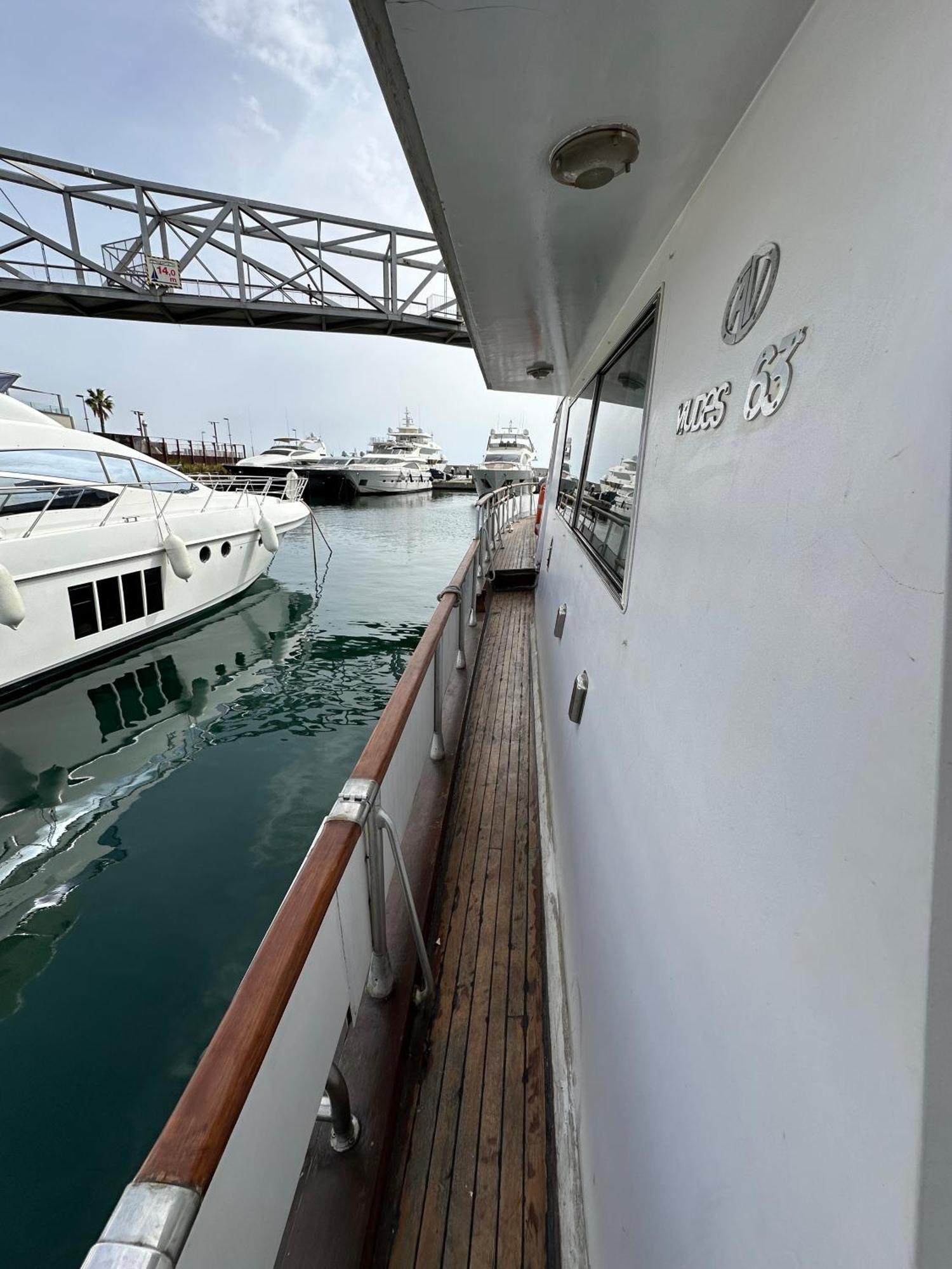 Habitacion Marineria Boat Aloha Барселона Экстерьер фото