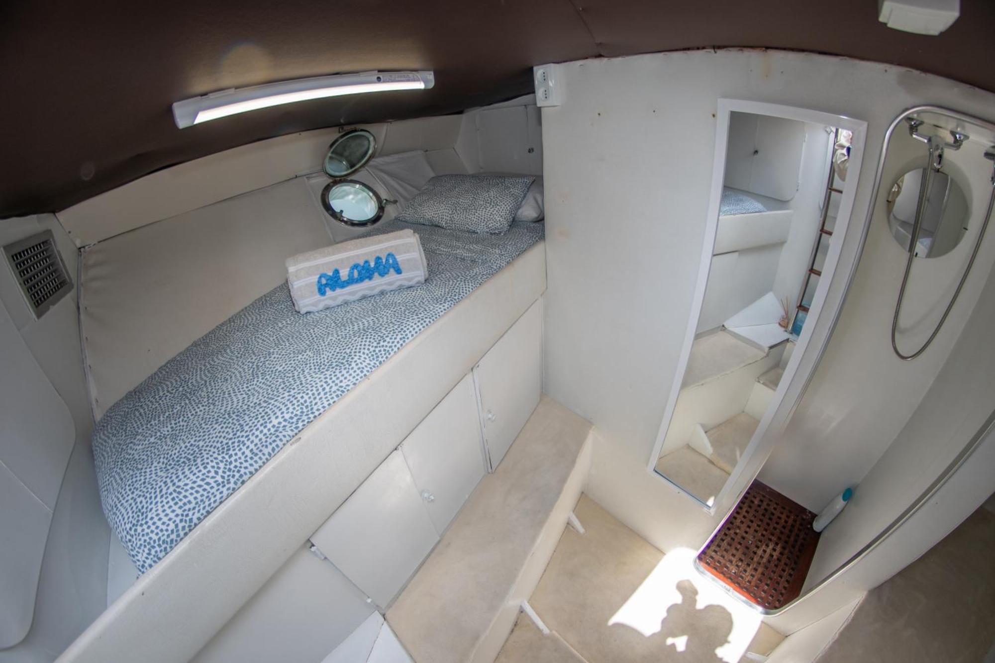 Habitacion Marineria Boat Aloha Барселона Экстерьер фото